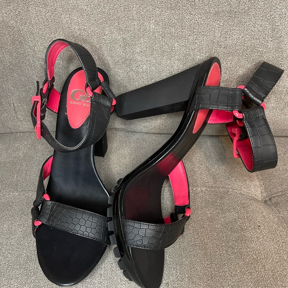 Super fun Gianni Bini 5 inch lug sole heels with 1 inch platform